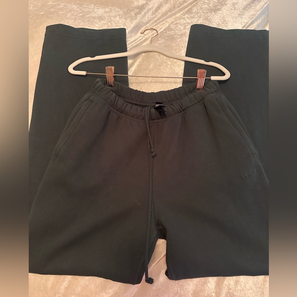 Skims spruce cotton fleece pants. Size xs. Perfect like new condition
